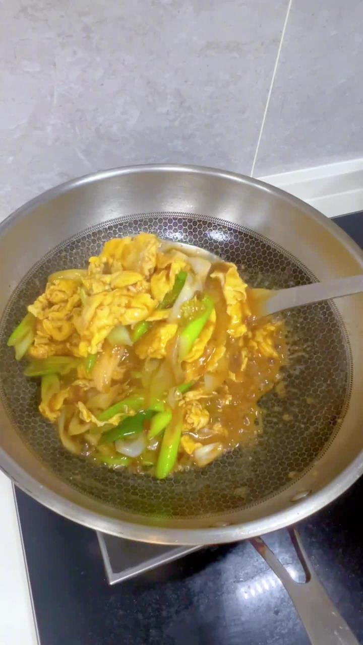 如果你想不出烧什么菜，来上一盘大葱炒鸡蛋，一定会胃口大开