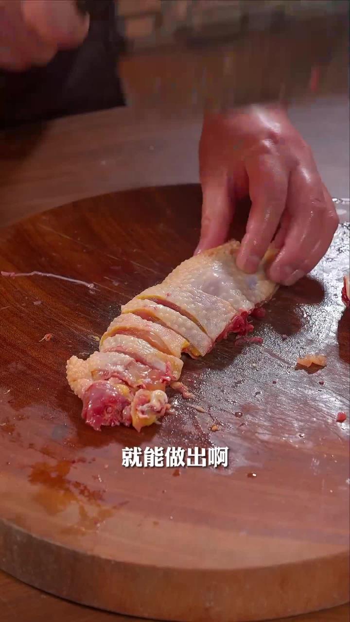 一口铁锅不加一滴水,做出焦香嫩滑干蒸鸡,建议收藏!