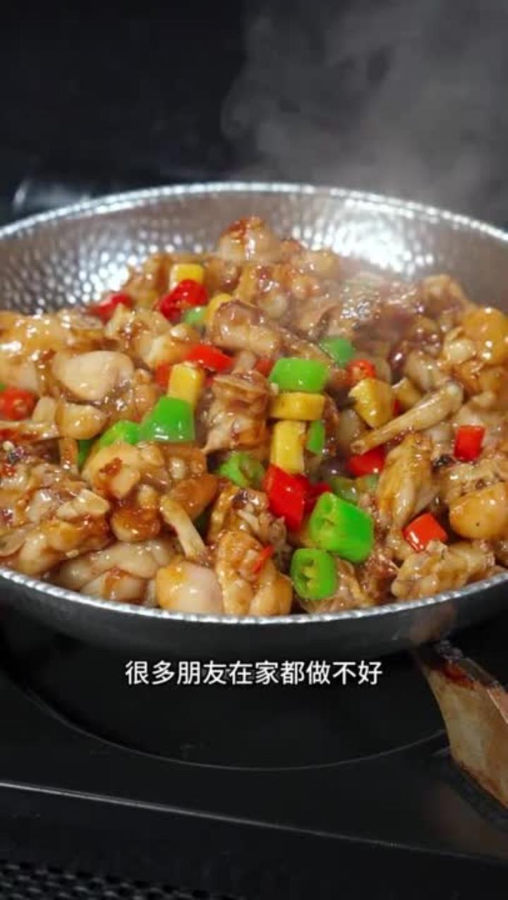 湖南经典湘菜:干锅紫苏牛蛙做法,香辣开胃、肉质细嫩!