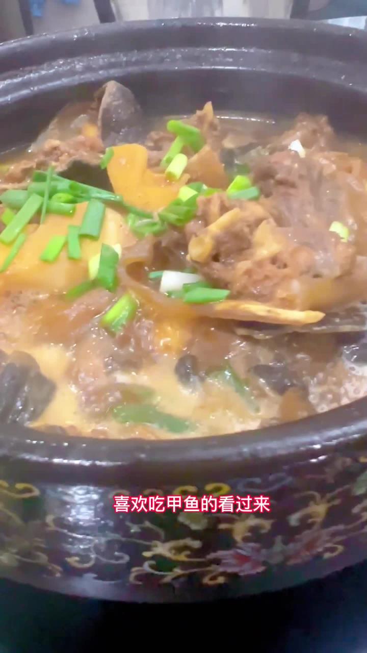 三个步骤就能烧出一锅甲鱼砂锅煲，简单又美味