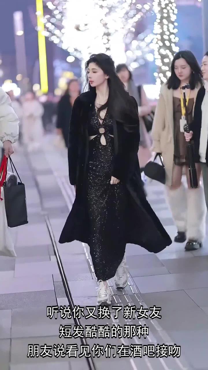 听说你又换了新女友,短发酷酷的那种