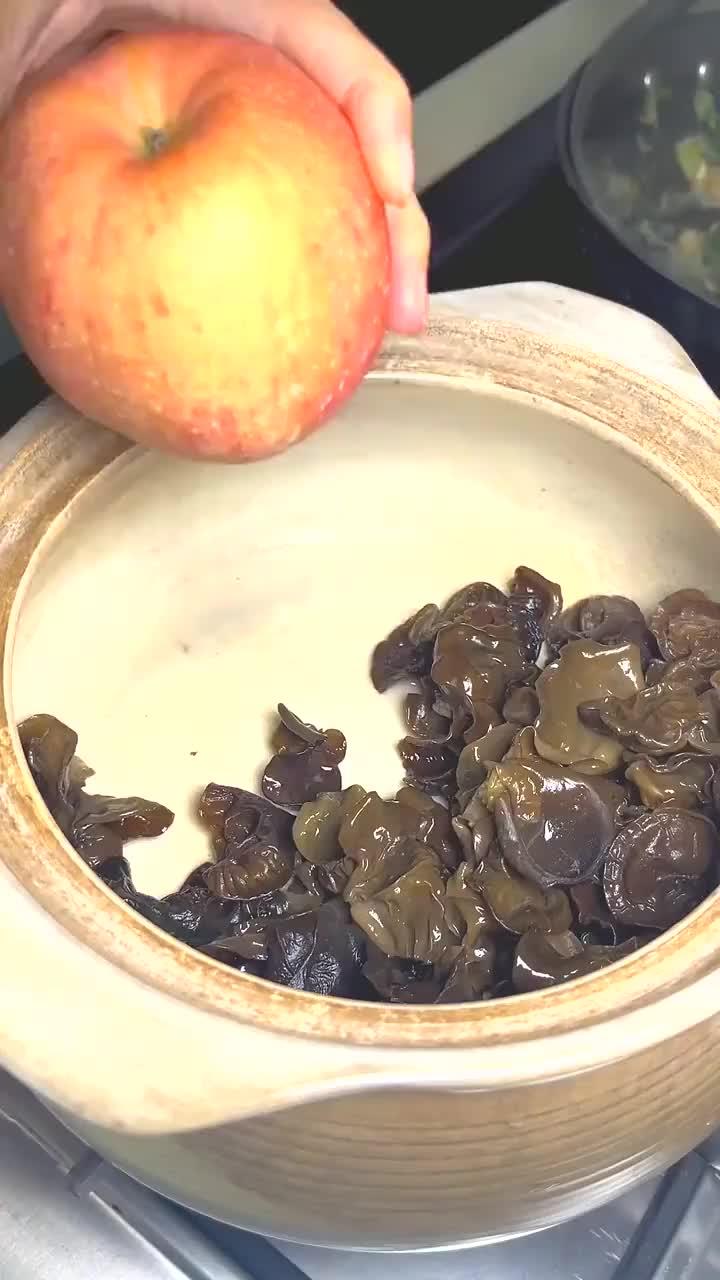 苹果黑木耳 上锅煮一煮,黑木耳苹果汤你吃过吗苹果黑木耳汤