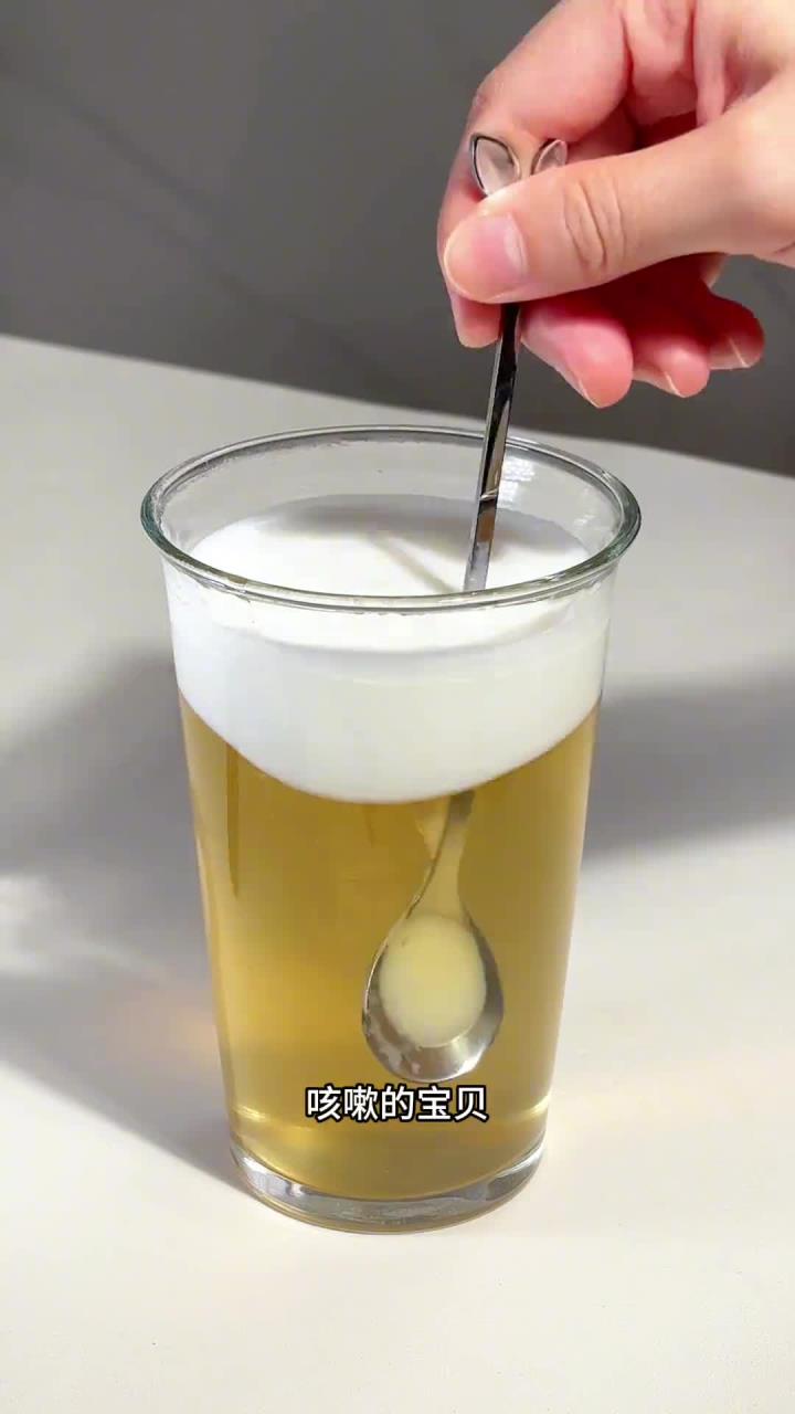 容易上火喉咙干痒咳嗽的宝贝,快试试这个雪梨菊花冻状奶