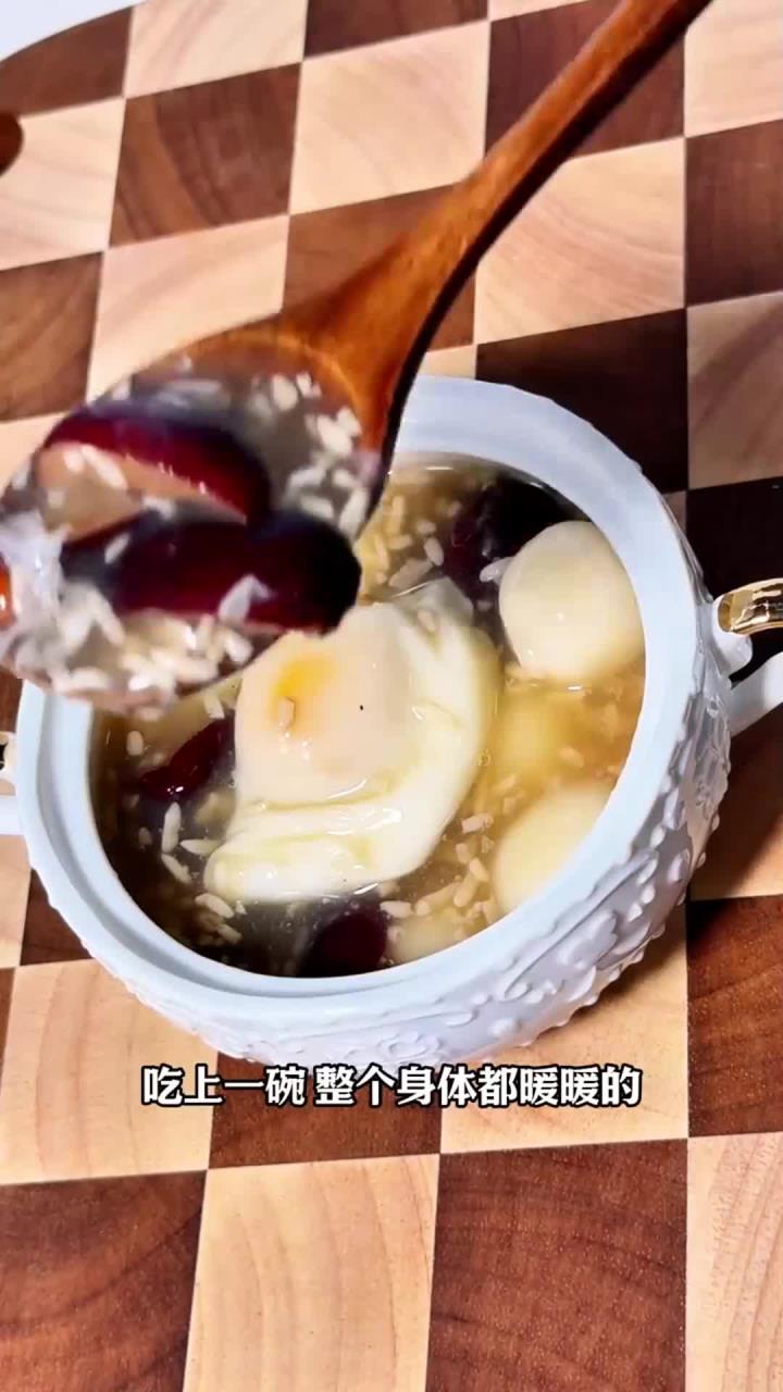 建议女孩子们都去学红糖圆子酒酿粥!春天来一碗身体暖暖的~生理期就馋这一碗!糯叽