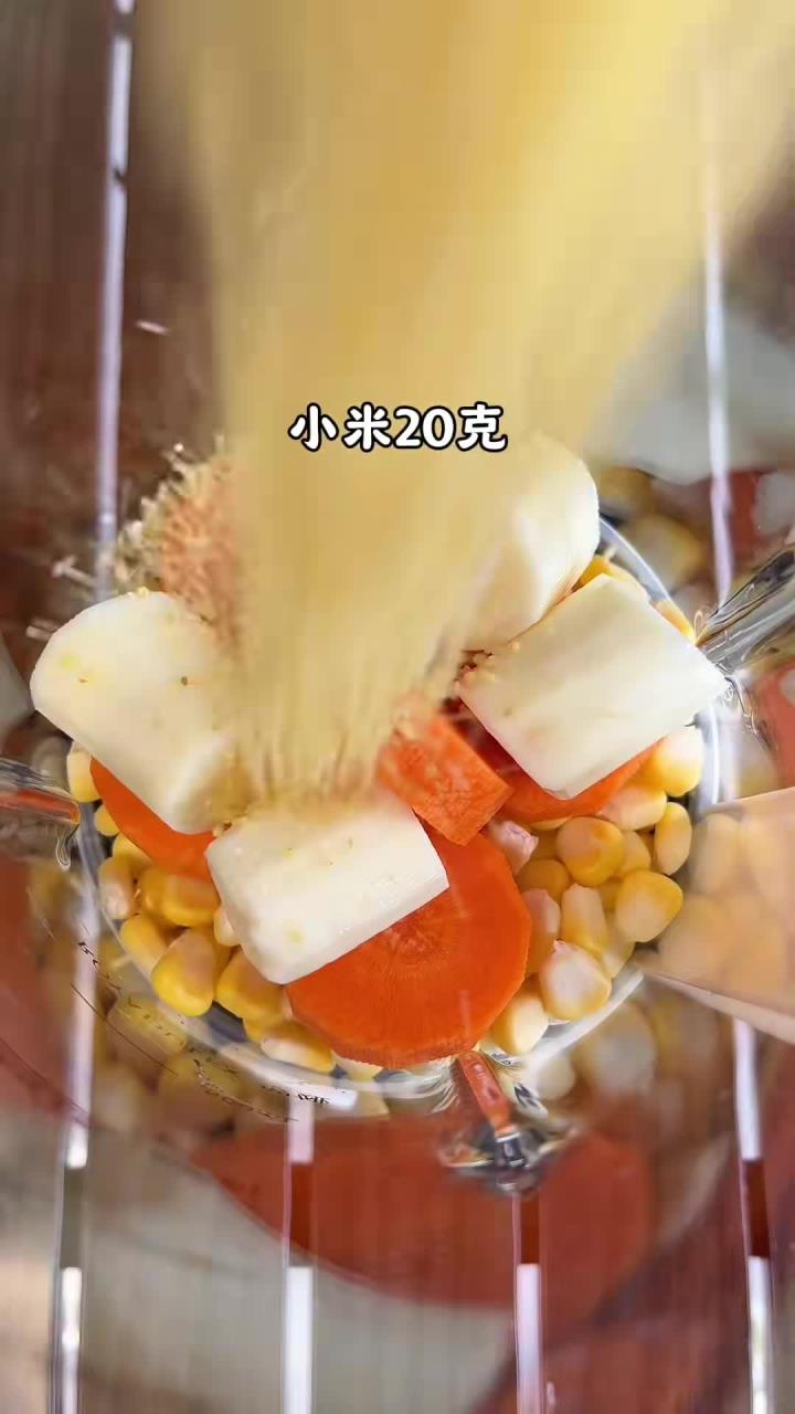冰糖银耳羹：银耳 + 冰糖 + 雪梨，经典清润甜汤～