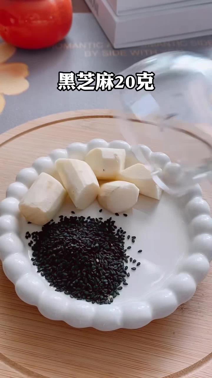 气血差的女人，常吃玉米碴 + 山药 + 桂圆煮稠粥，暖到心里