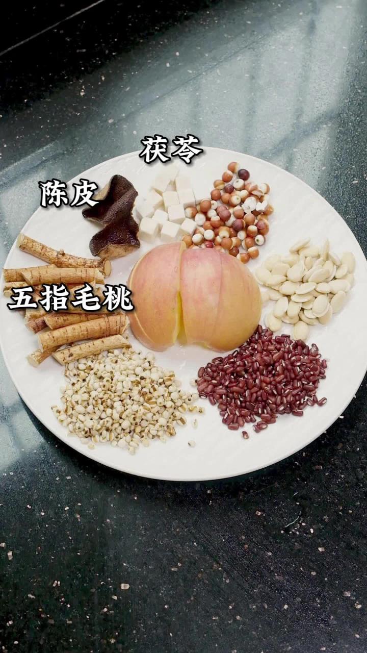 广东人的每日靓汤,今天给家人煲个五指毛桃祛湿汤五指毛桃 广东靓汤 为你煲汤 滋补养