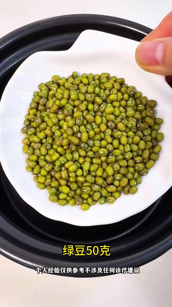 三伏炎热,给家人煮绿豆银耳粥,很适合这个夏天