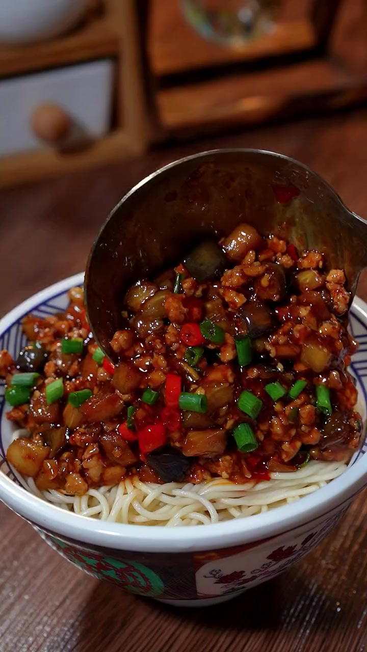 以后你要是想吃茄子打卤面，你就像我这样做，全家 都爱吃