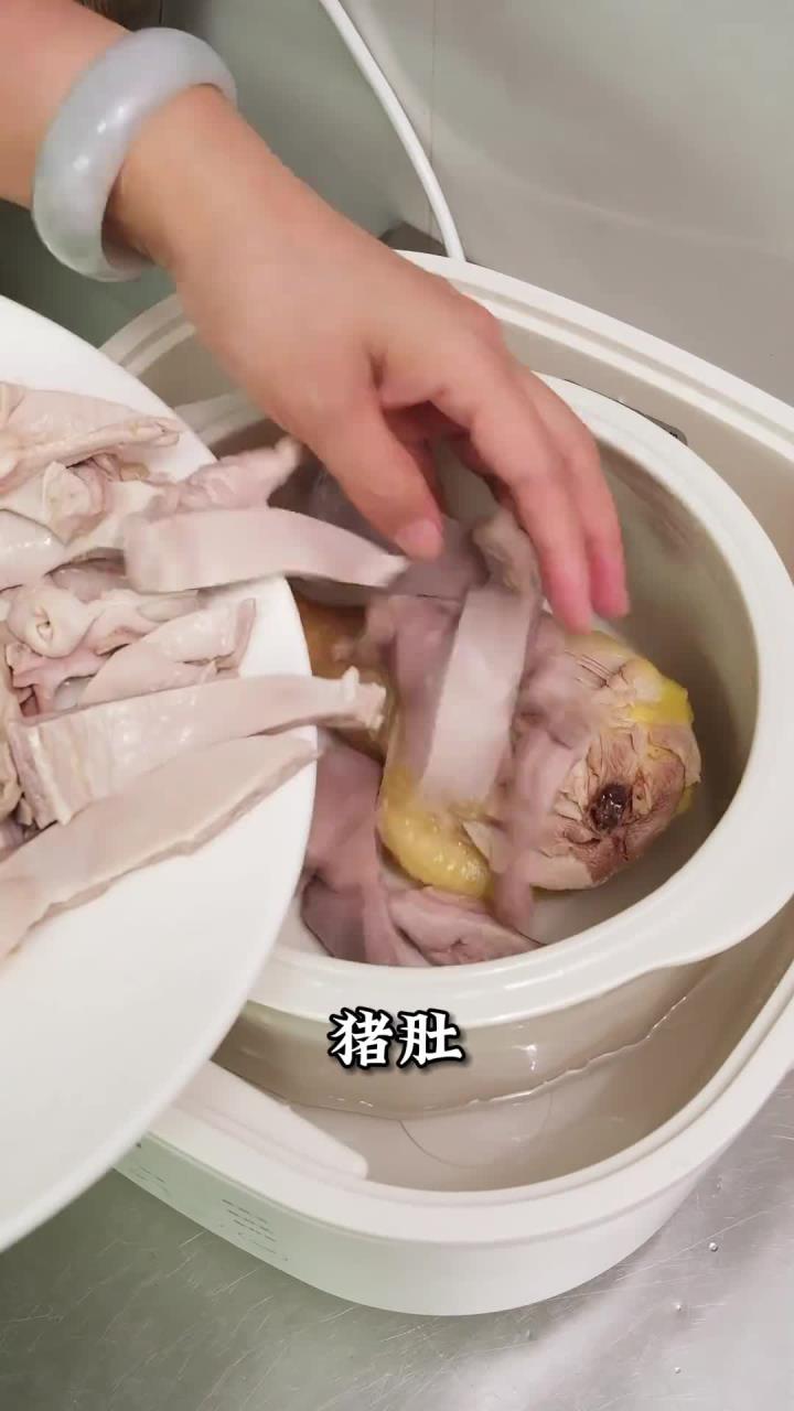 莲子猪肚鸡猪肚鸡汤 莲子