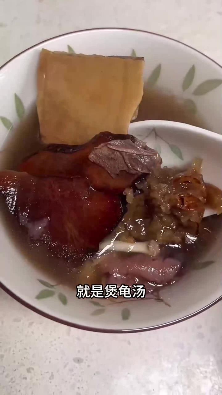 春夏靓汤怎么可以少得了土茯苓煲龟，甜得来又唔骚，超正