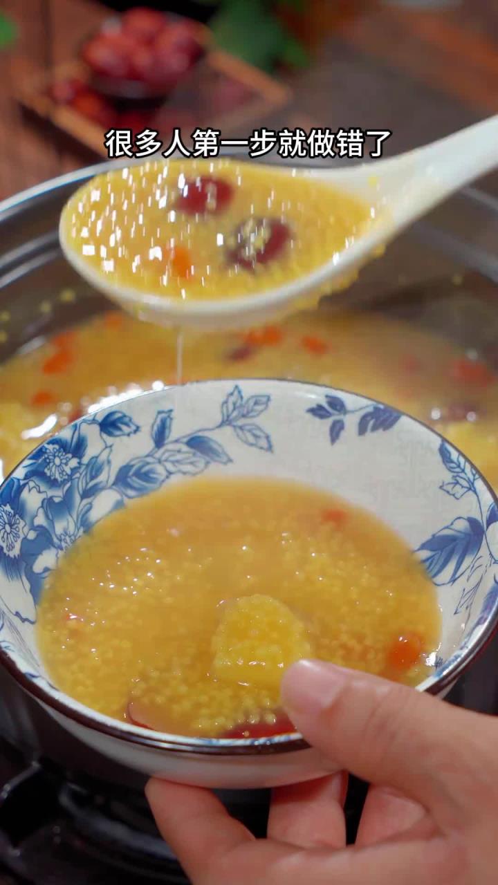 每天一碗苹果红枣小米粥,小脸红扑扑