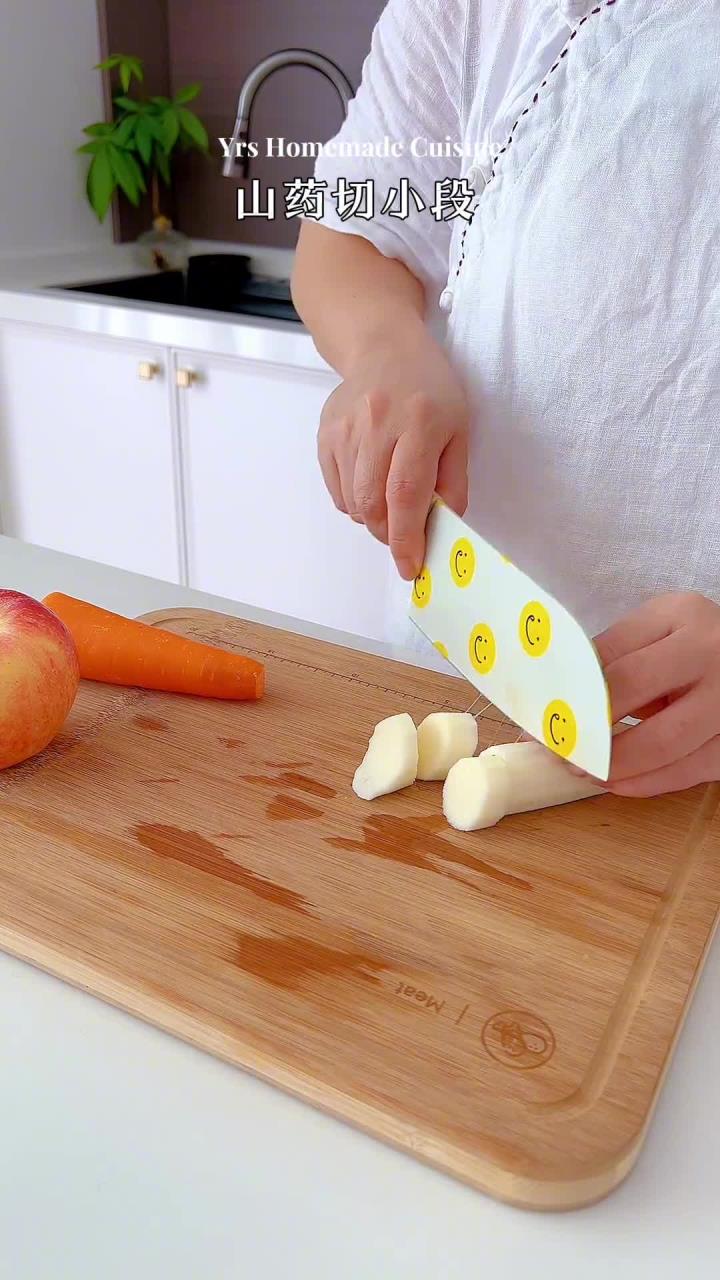 护眼早餐豆浆！枸杞 + 桑葚 + 豆浆，琥珀色饮品配包子