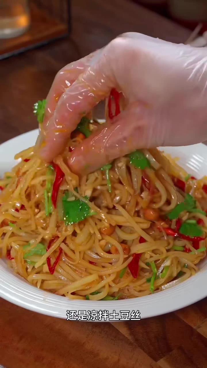 木案切时鲜，家常小炒颠，味清养肺肝