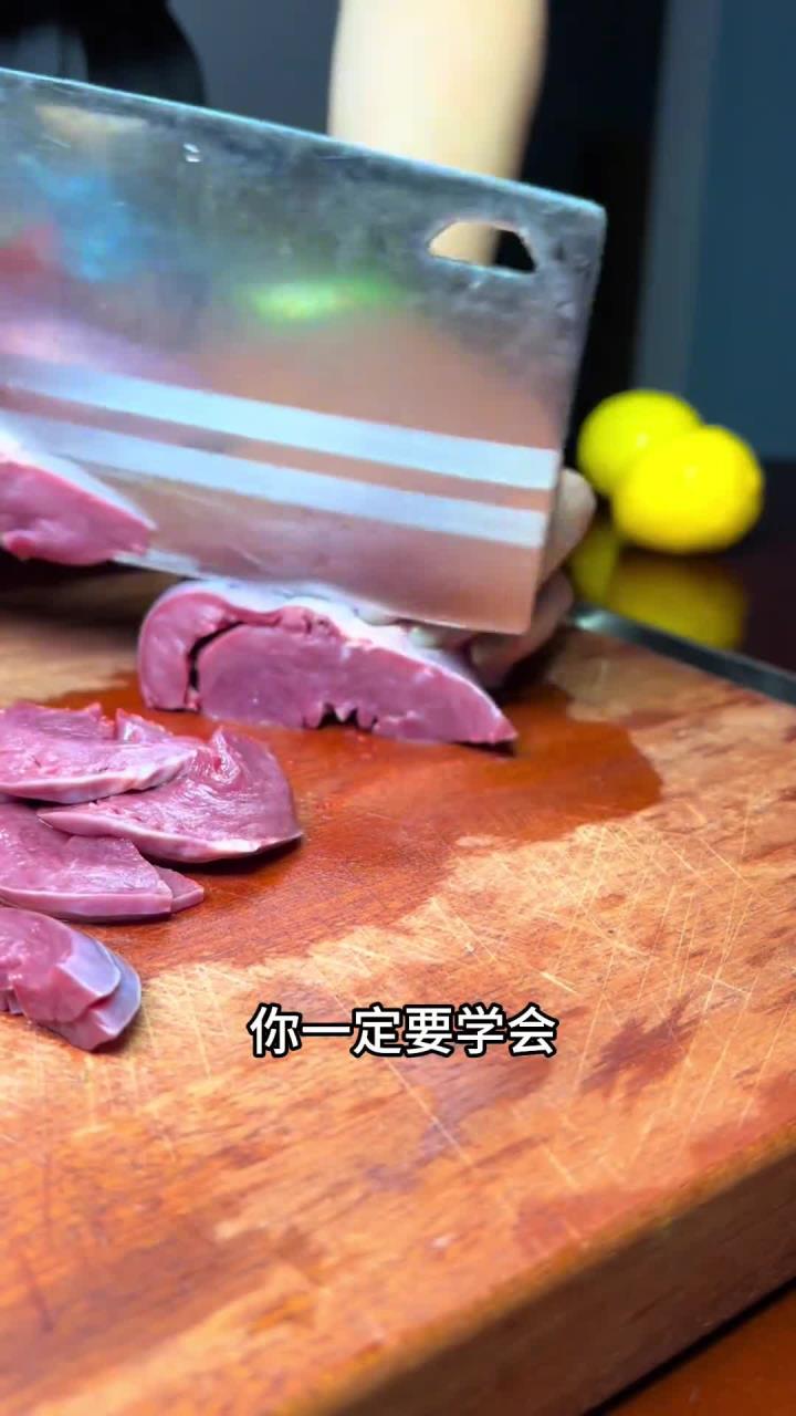 煲汤小技巧：药材泡 15 分钟，药效更易出