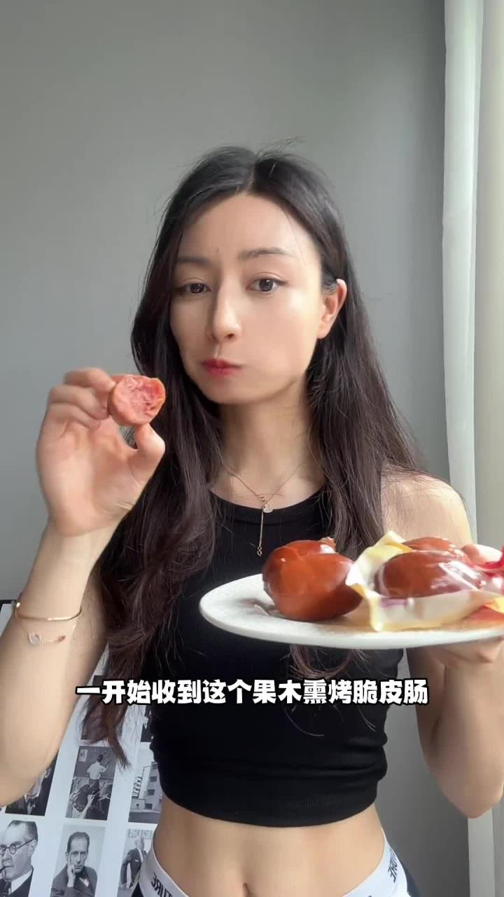 比鸡蛋热量还低的果木熏烤鸡肉脆皮肠,外脆里嫩肉感十足,饿了馋了都可以吃
