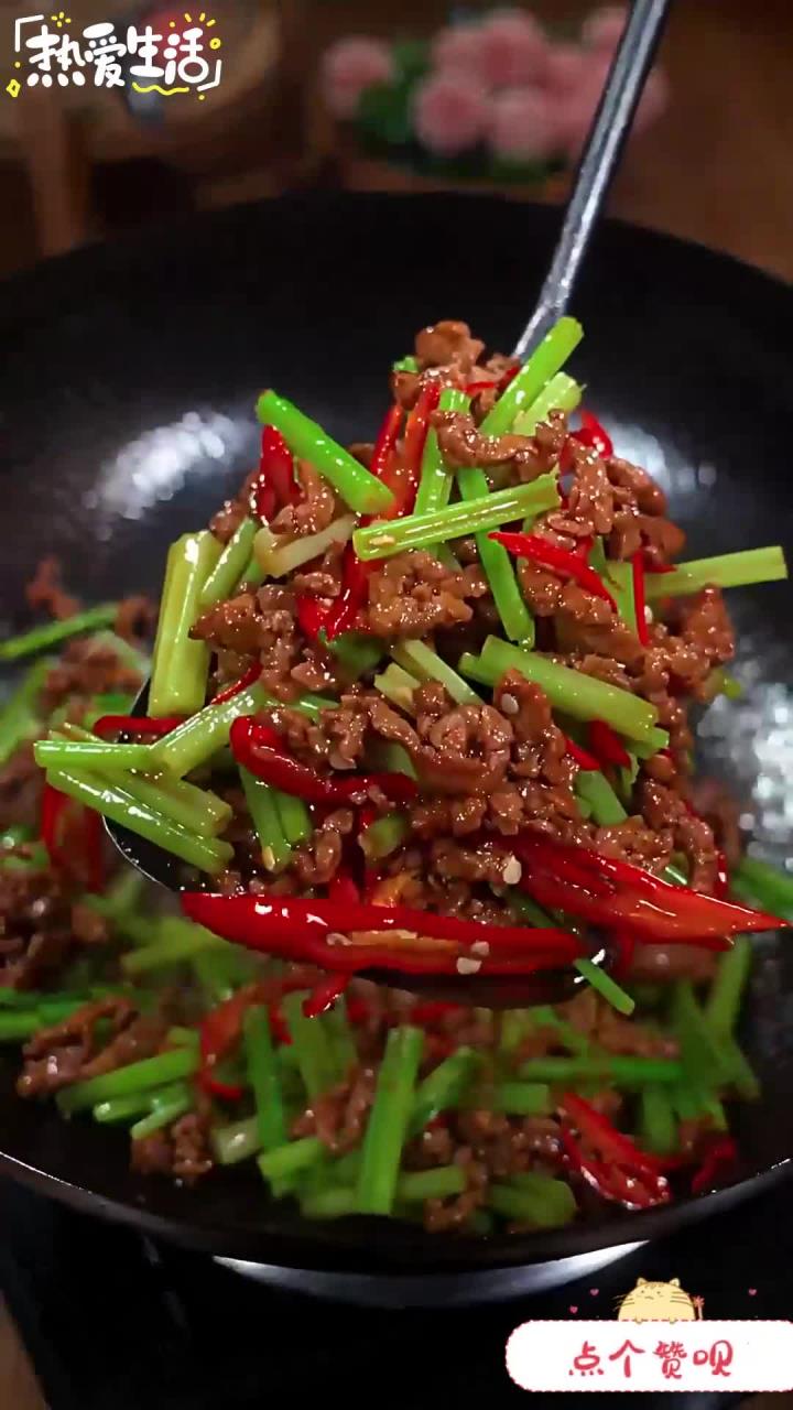 芹菜炒牛肉丝这样做太香了，做法还非常简单，喜欢赶紧做起来吧