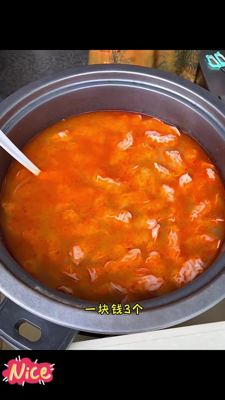 来吃校门口火锅虾饺。1块钱3个香迷糊了……