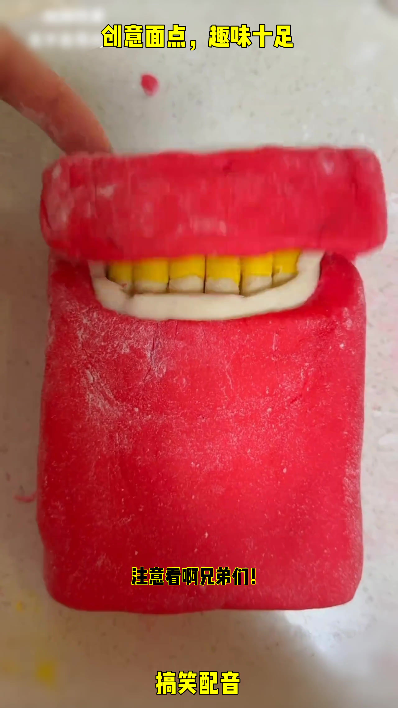 “创意面点:红色包子加玉米粒,蒸出来竟这么好看!”