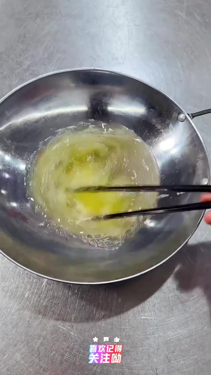 一道几十年前的粤菜经典小炒 滑炒三色现在还有多少人喜欢吃呢?