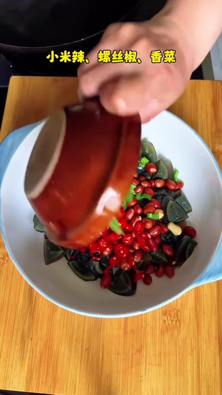 凉拌皮蛋的做法