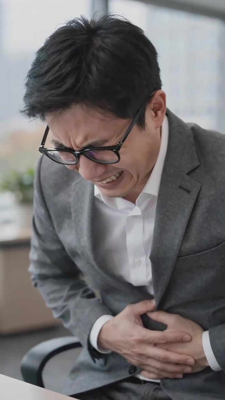 西兰花小米粥清淡通便,适合熬夜久坐办公族,肠道更通畅