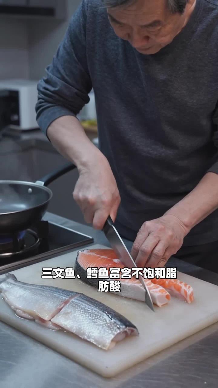 多吃三文鱼鳕鱼，护心脑，血管更年轻