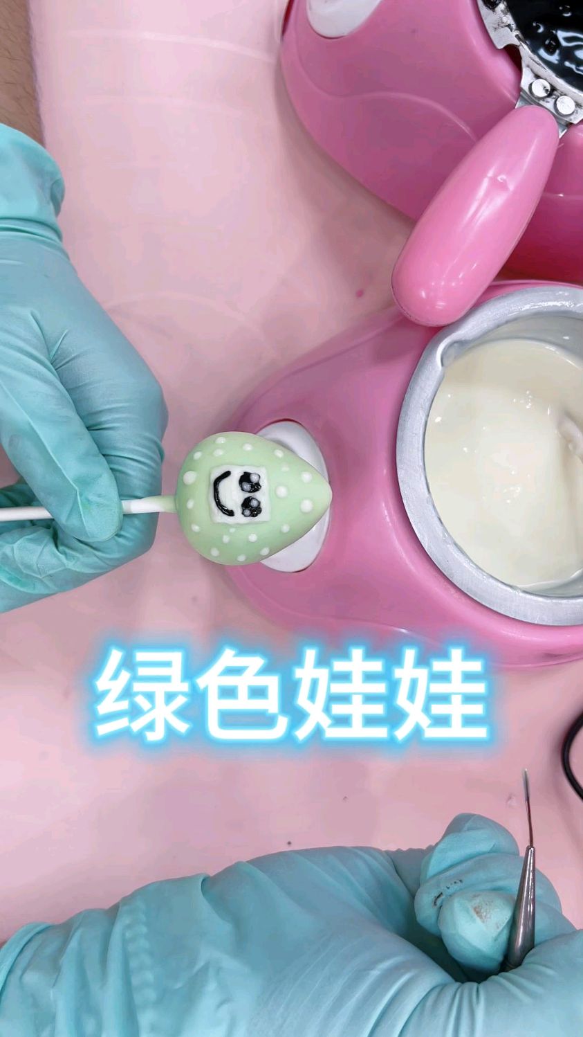 绿娃娃造型创意糖葫芦,可爱卡通造型!摆摊私房通用的水果巧克力