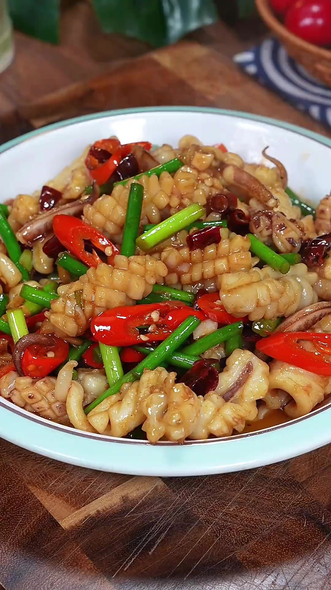 辣炒鱿鱼 你要是吃饭没什么胃口，那你一定要试试这道蒜苔炒鱿鱼