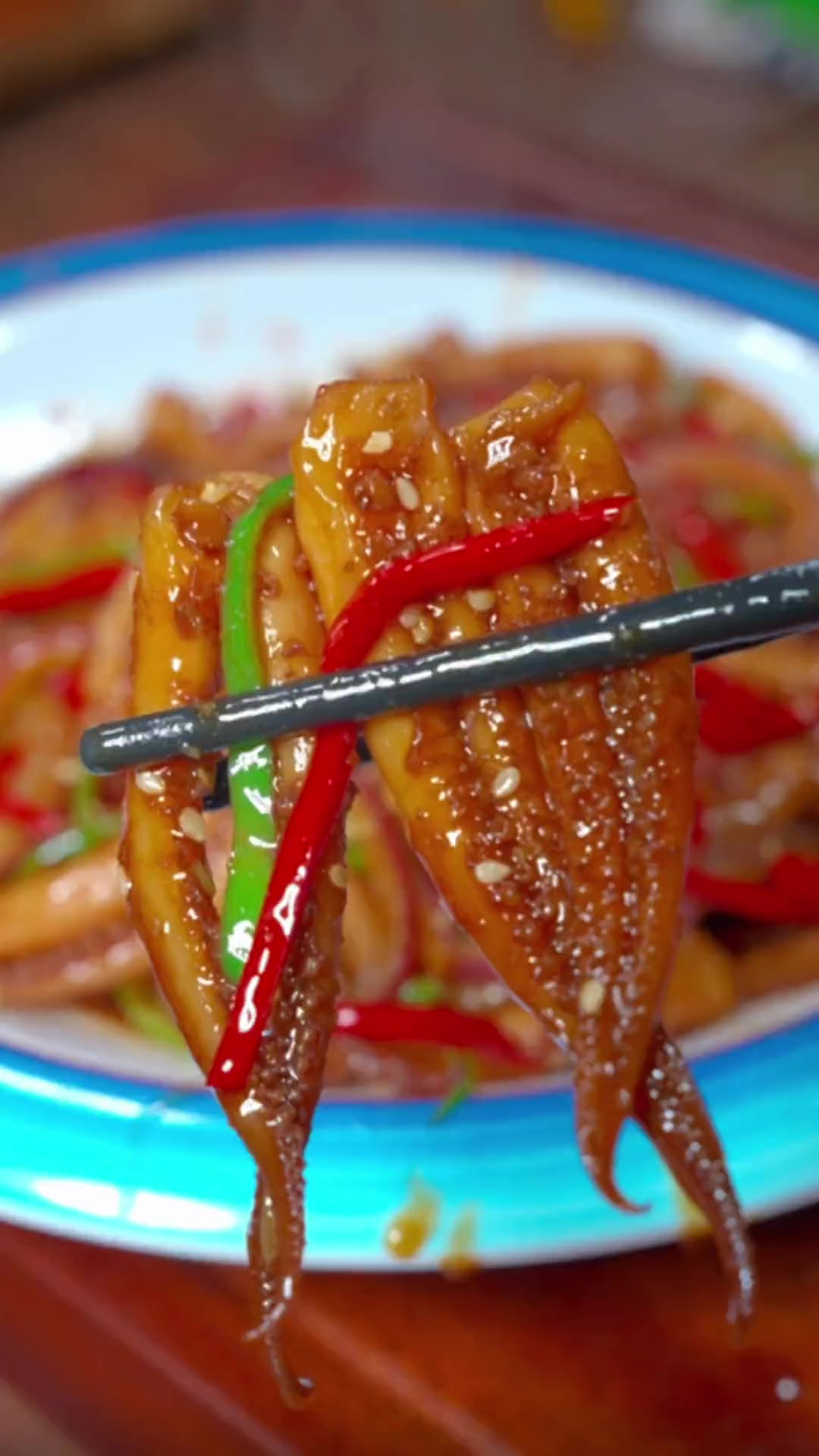 以后鱿鱼买回家一定要试试这个孜然鱿鱼,太好吃了