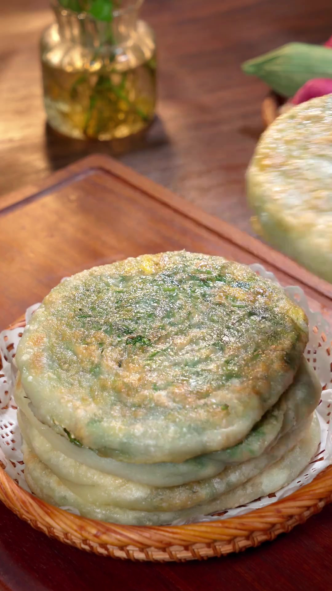 今天做了茴香鸡蛋的馅饼,皮薄馅大,特别好吃,一出锅孩子都抢着