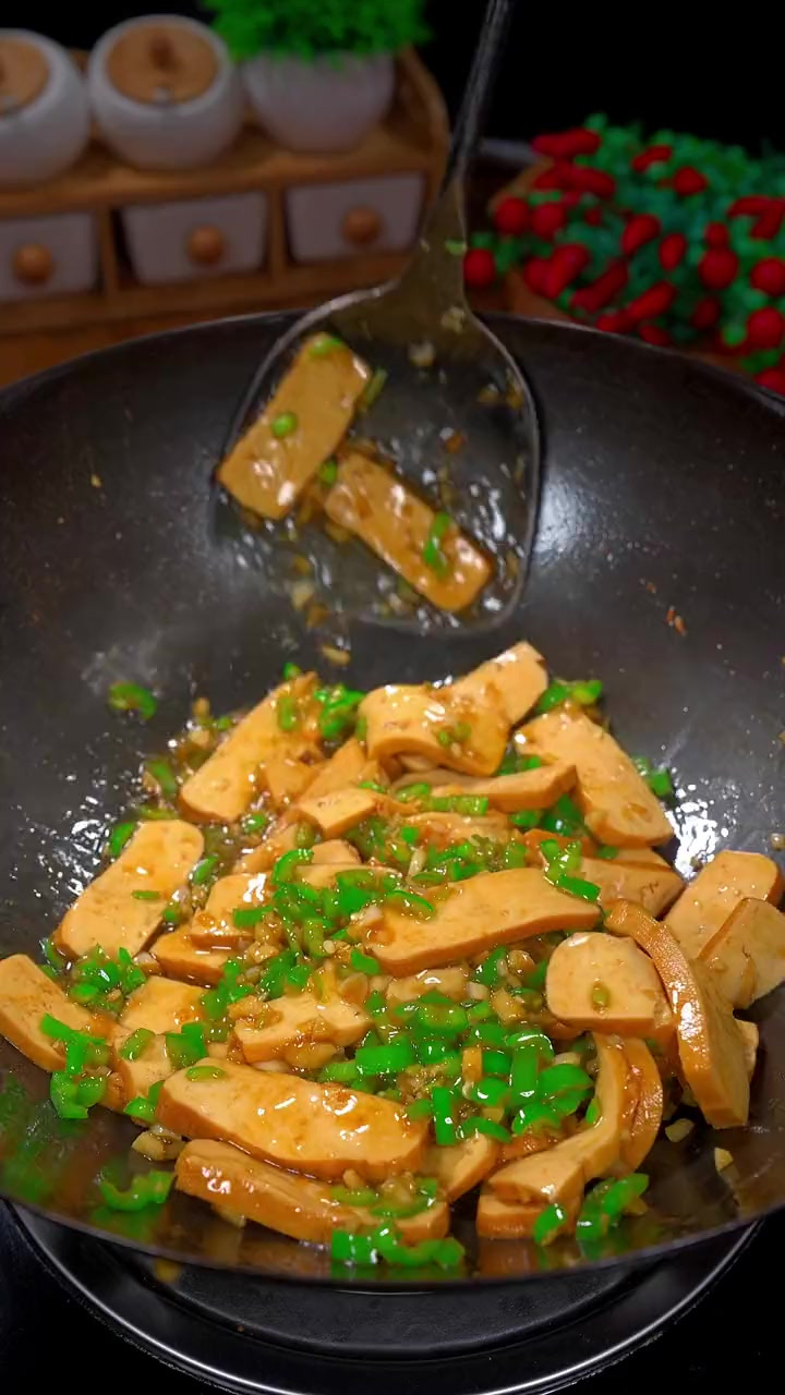 豆香味十足的小炒香干 又简单又下饭 味道绝了