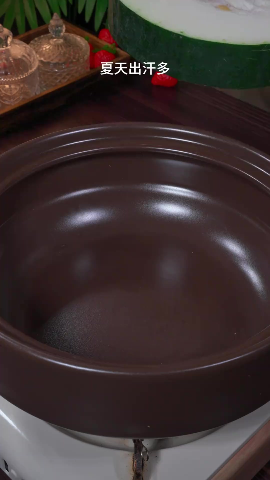 冬瓜海带头排骨汤做法！天气越来越热，记得多安排这个冬瓜汤给家