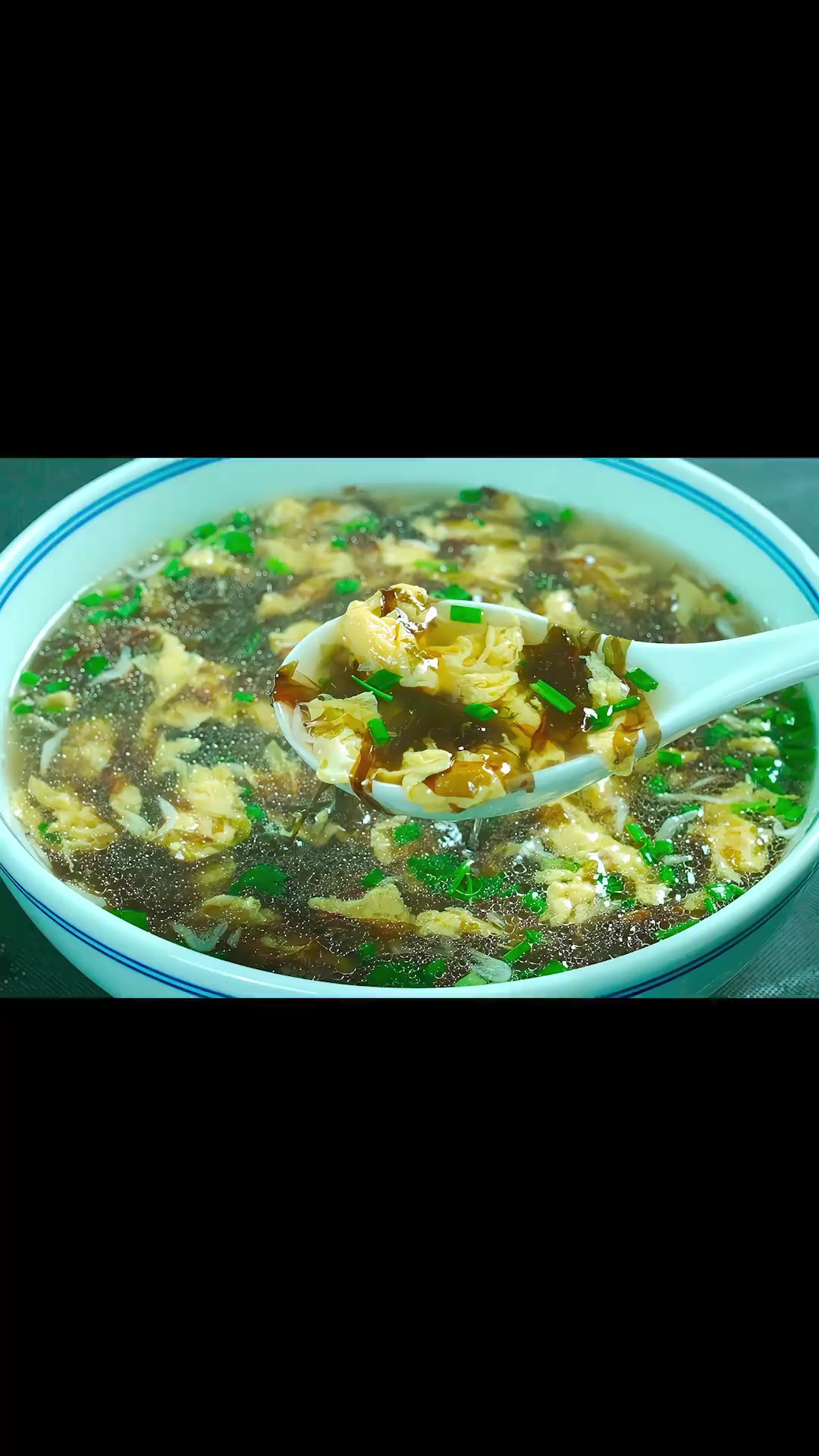 这才是紫菜蛋花汤的正确做法，汤鲜味美好喝有技巧，2分钟就学会
