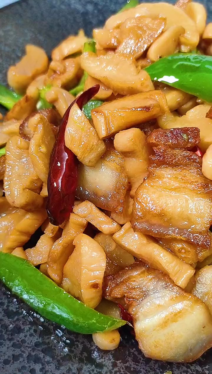 咸香爽脆的萝卜干炒五花肉，简单好吃又下饭。