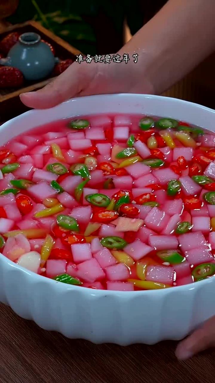 要是你在年夜饭做上这道小凉菜，肯定是先光盘的那个菜，真的比大鱼大肉还好吃