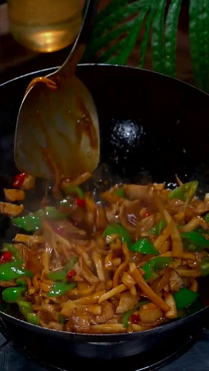 鸡腿菇炒瘦肉太香太下饭了