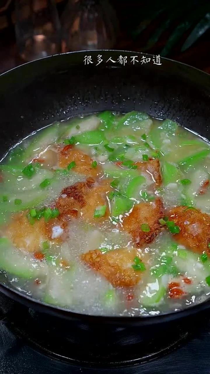 鸡蛋丝瓜汤 夏天做这么一个汤清凉爽口