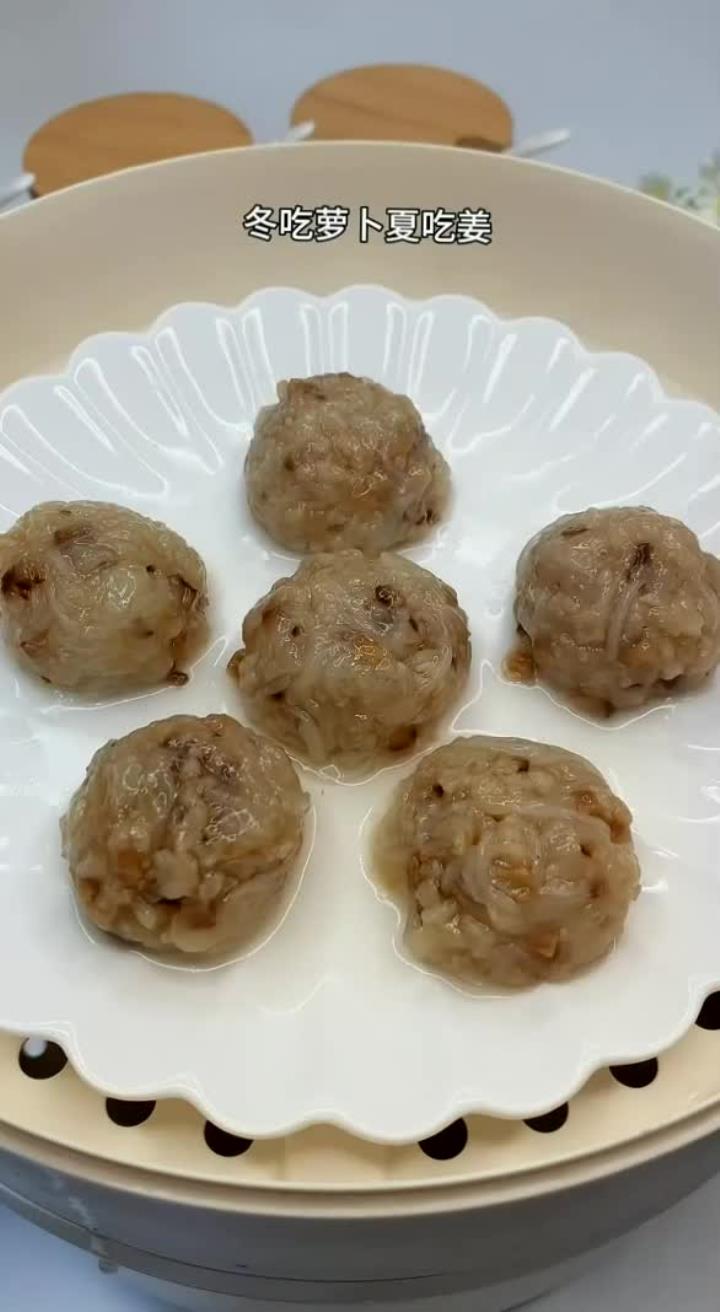 鲜香软嫩的白萝卜蒸肉丸