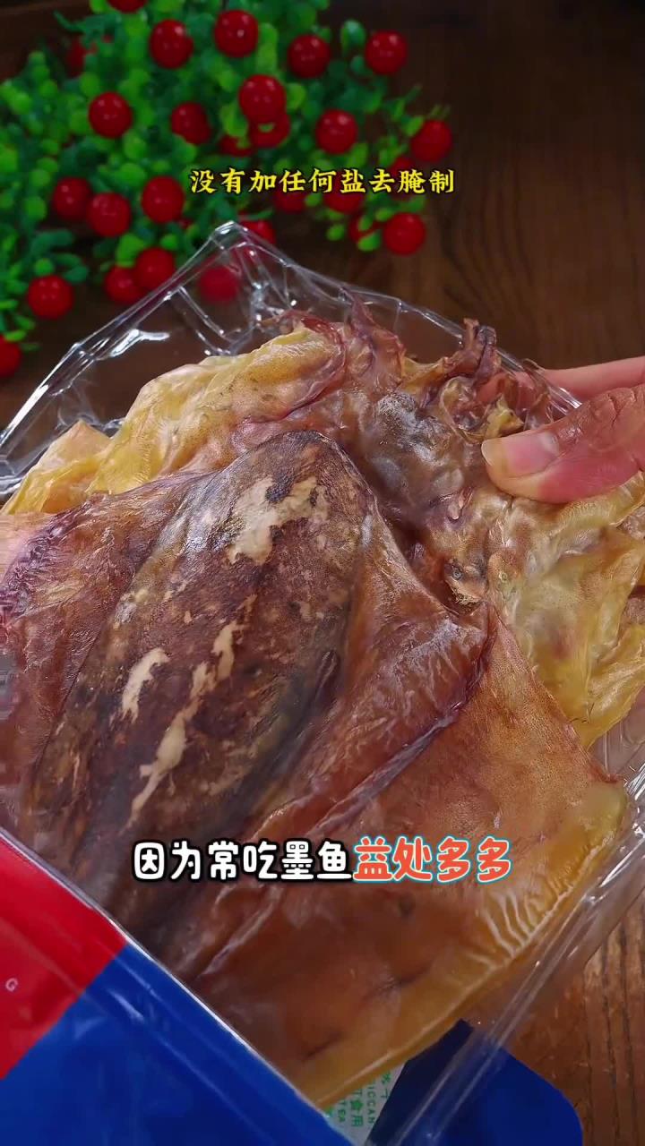 特别适合女性朋友的一道汤，猪肚墨鱼排骨汤，多喝好处多多！