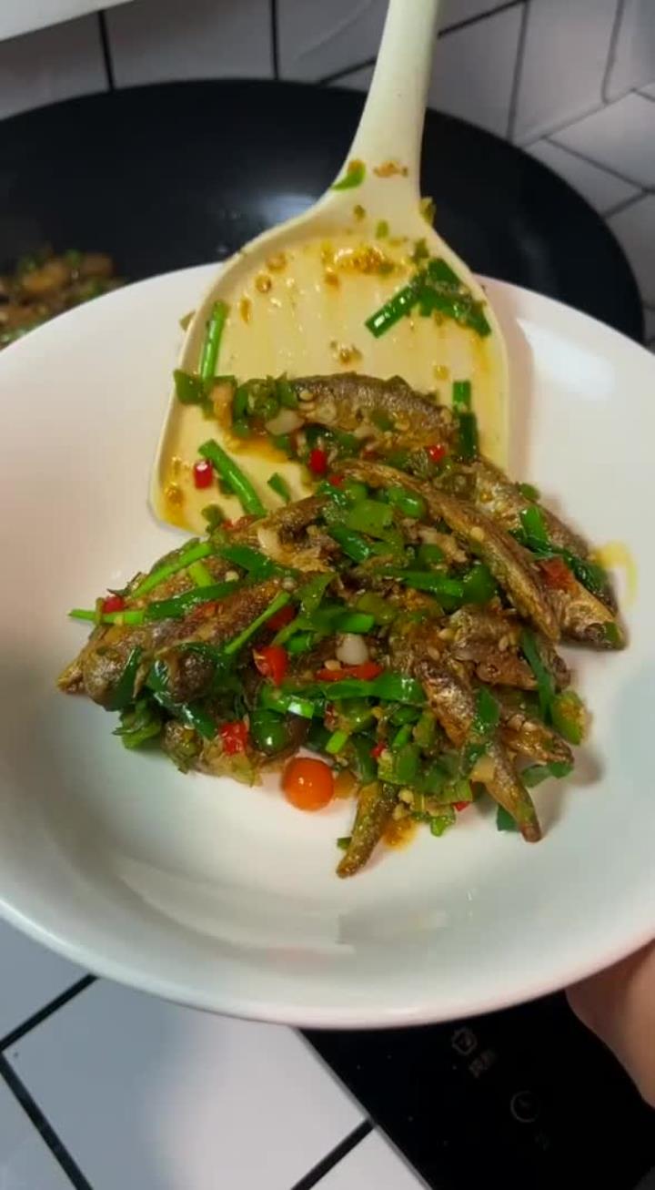 小河鱼这样做，香香辣辣的 好好吃