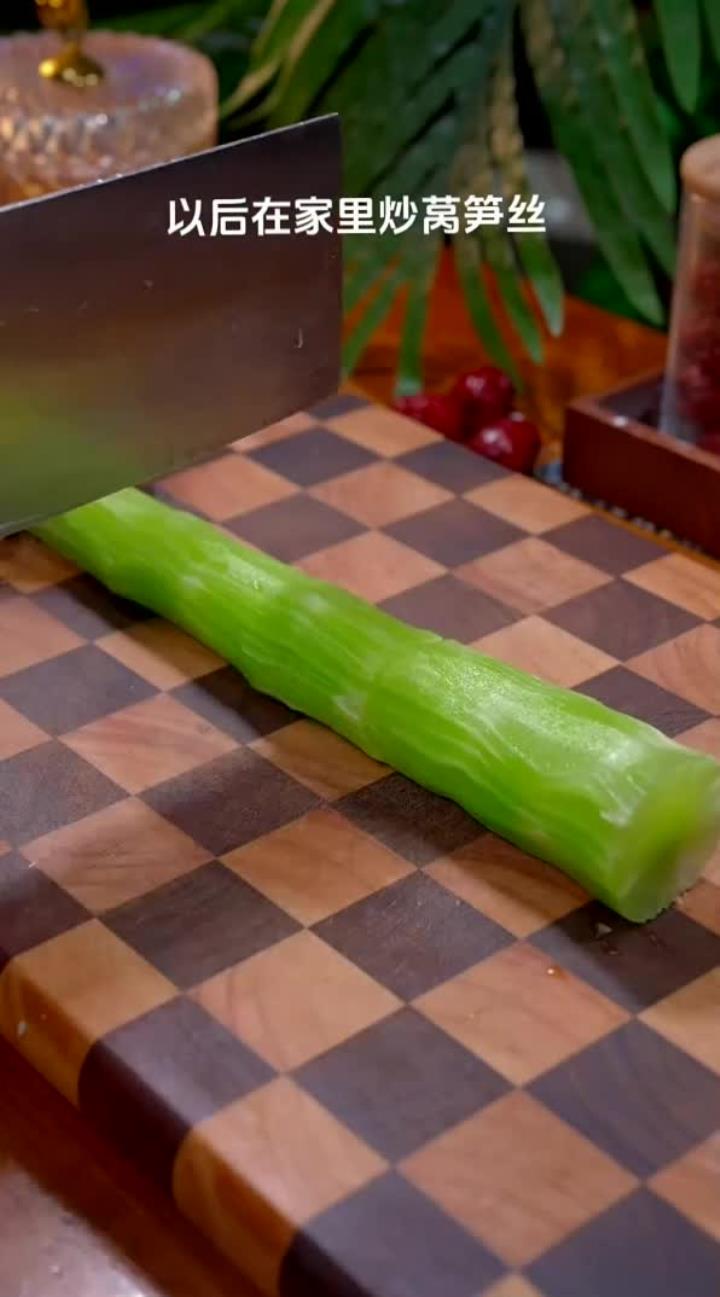 学会这两个小技巧炒出来的莴笋丝清脆爽口又解腻