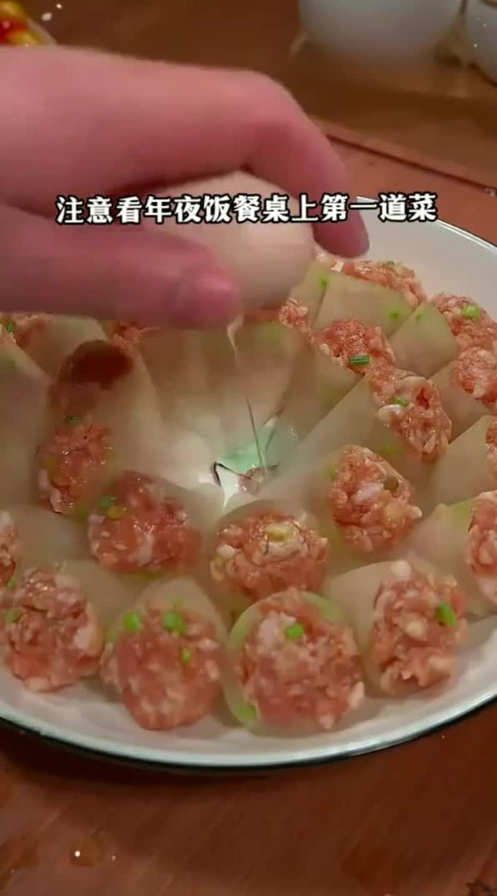 过年餐桌上必备的十二道年夜菜，学会给家人露一手！