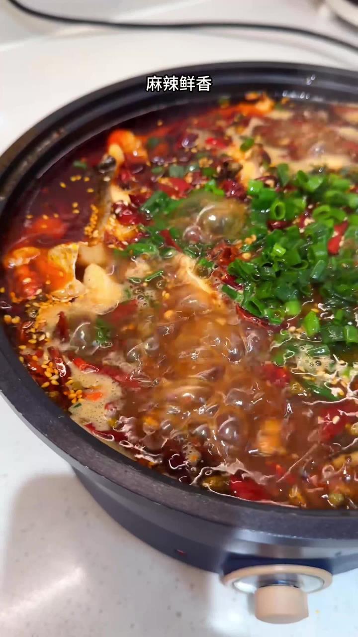 吗呀，今天这个火锅鱼太好吃了，越煮越好吃，天气凉了，大家可以安排起来