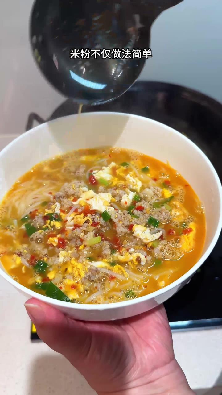 这个汤米粉真的特别鲜，早餐来一碗，满满的能量释放一整天