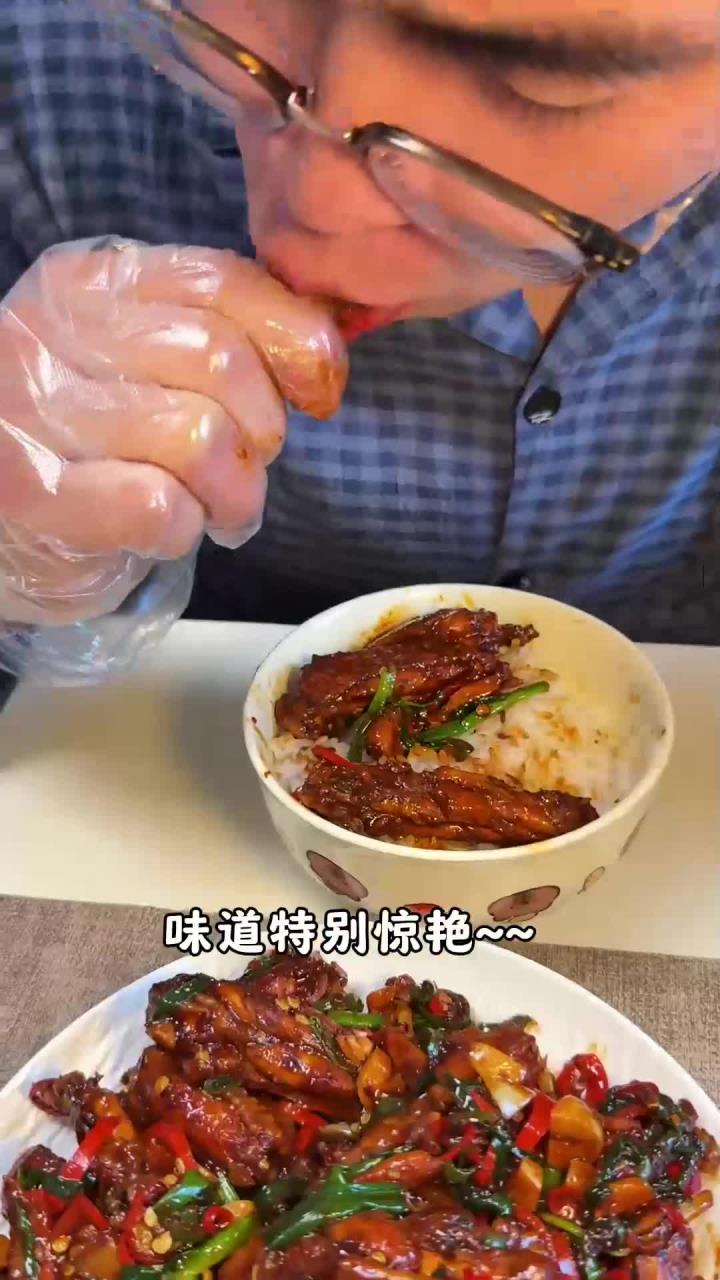 鸡翅这么做太好吃了！又香又辣特别下饭