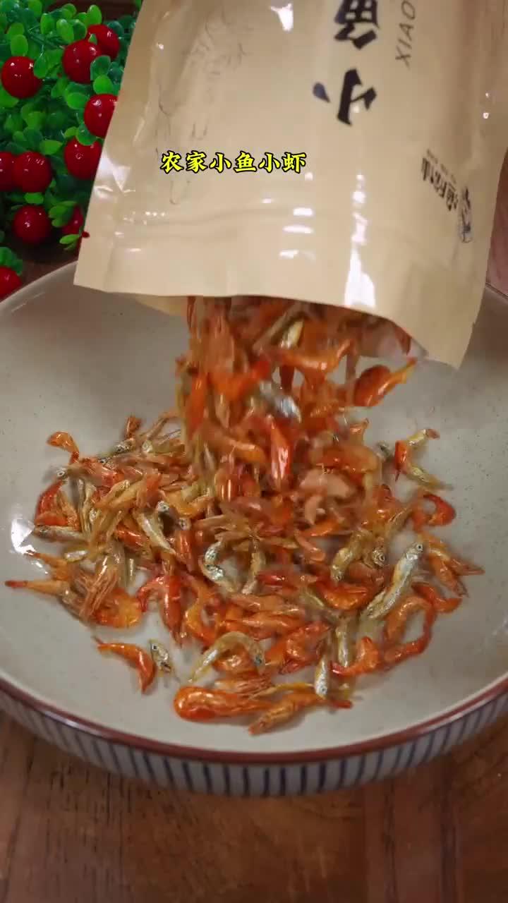 小时候妈妈煮这道小鱼小虾我们都是要多备一锅米饭！