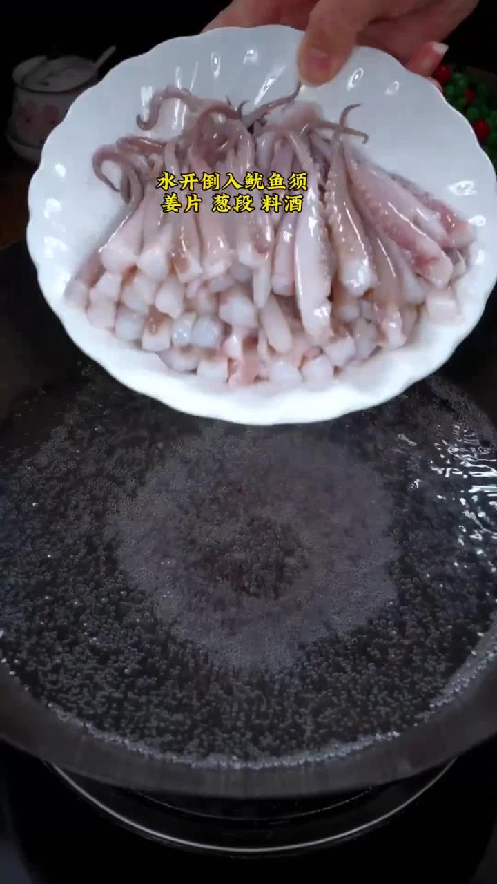 这道干锅鱿鱼须一出锅，我连湘菜馆的名字都想好了！