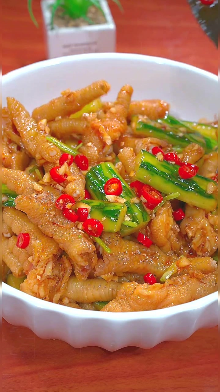 网红柠檬酸辣鸡爪的详细做法:好吃又简单～～