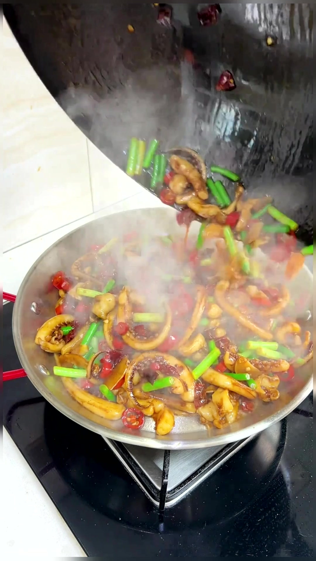 这个干锅鱿鱼,干香干香的下酒又下饭!美食推荐官